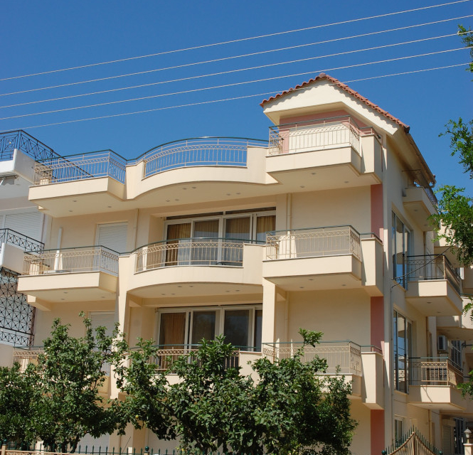 Τριόροφο κτίριο